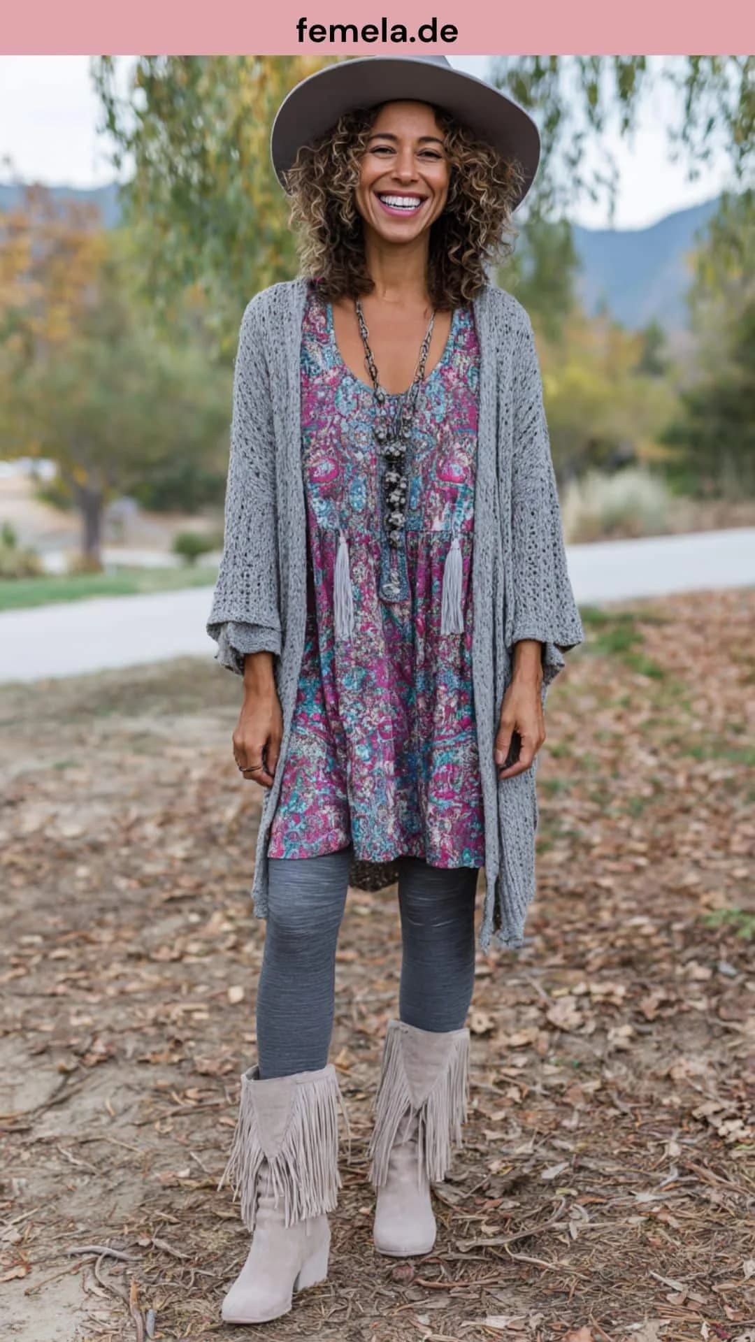 boho-style-tunika-kleid-graue-leggings
