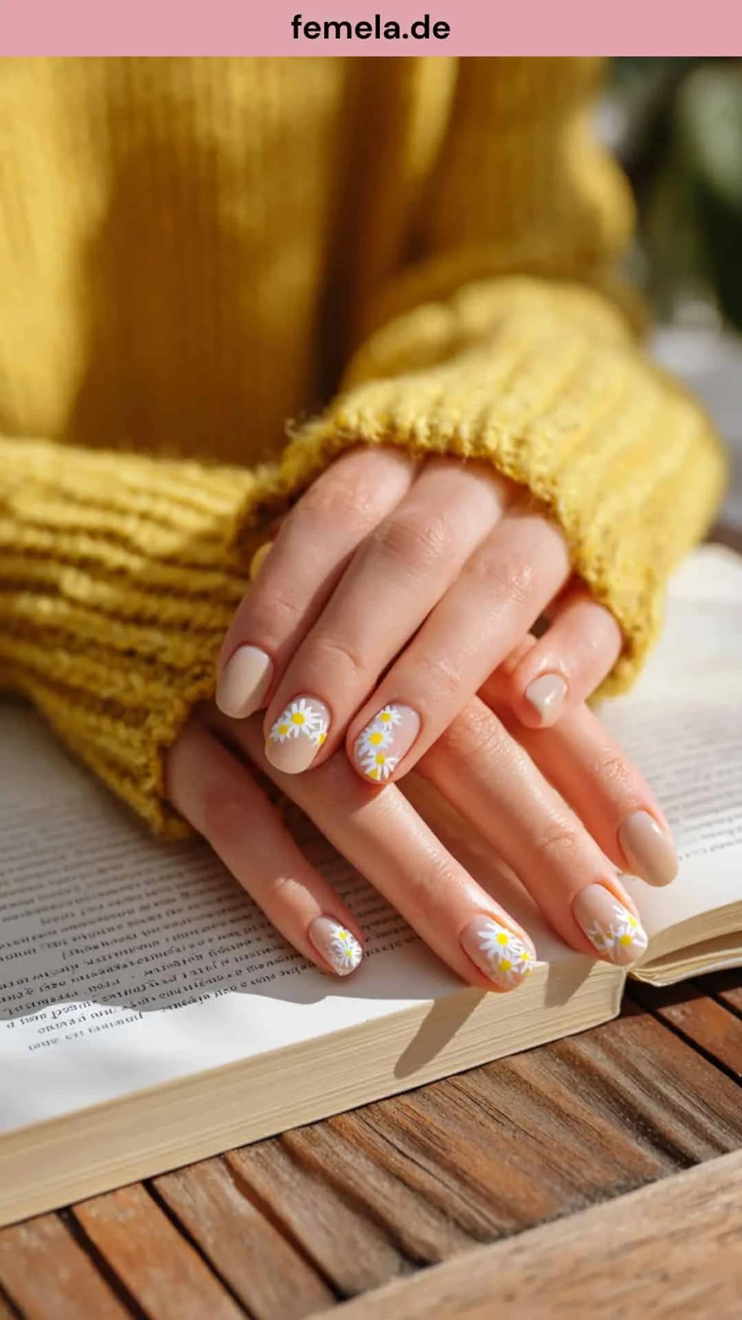 nageldesign-fruehling-blumenmuster-dezent