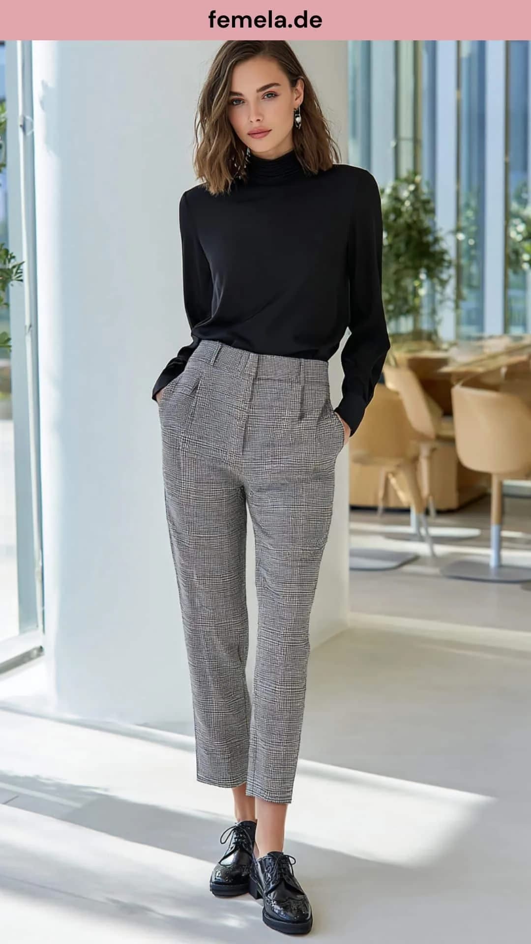 office-outfit-schwarze-bluse-karohose