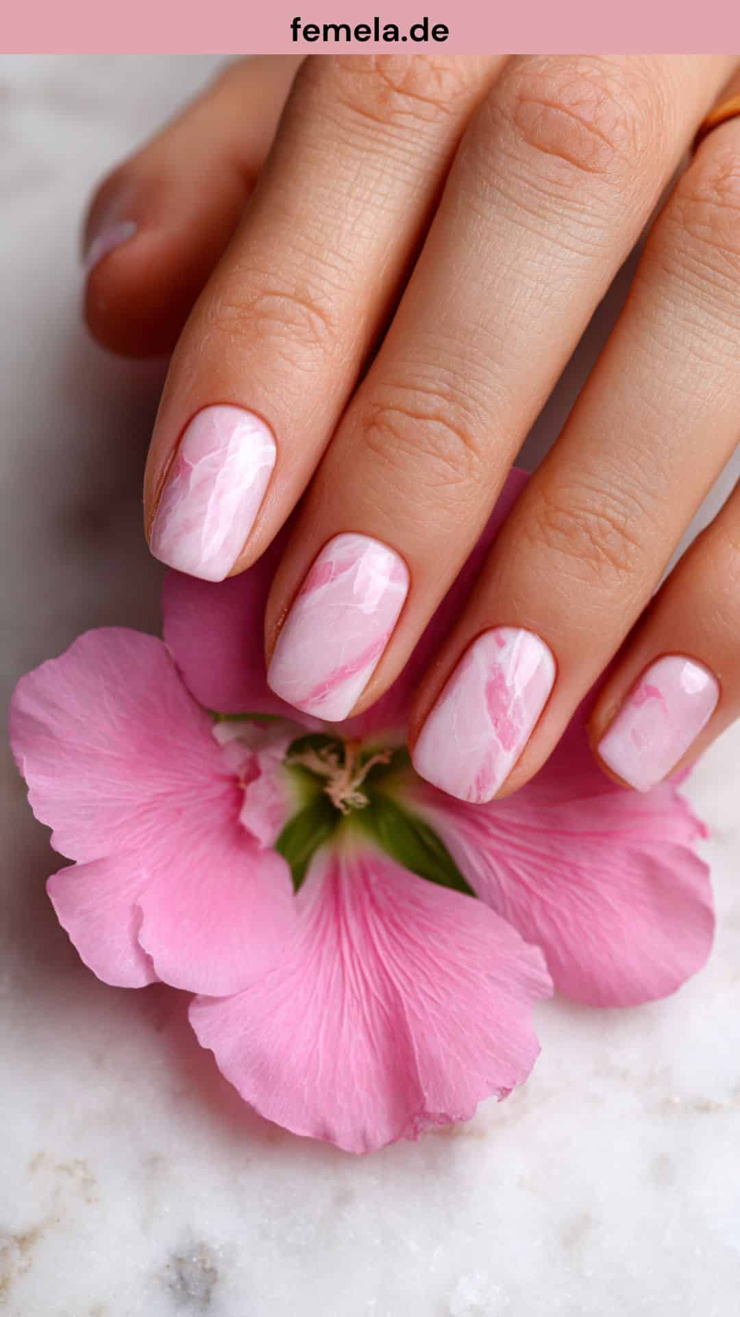 Makroaufnahme von Blooming Gel Effekt in Rosa.