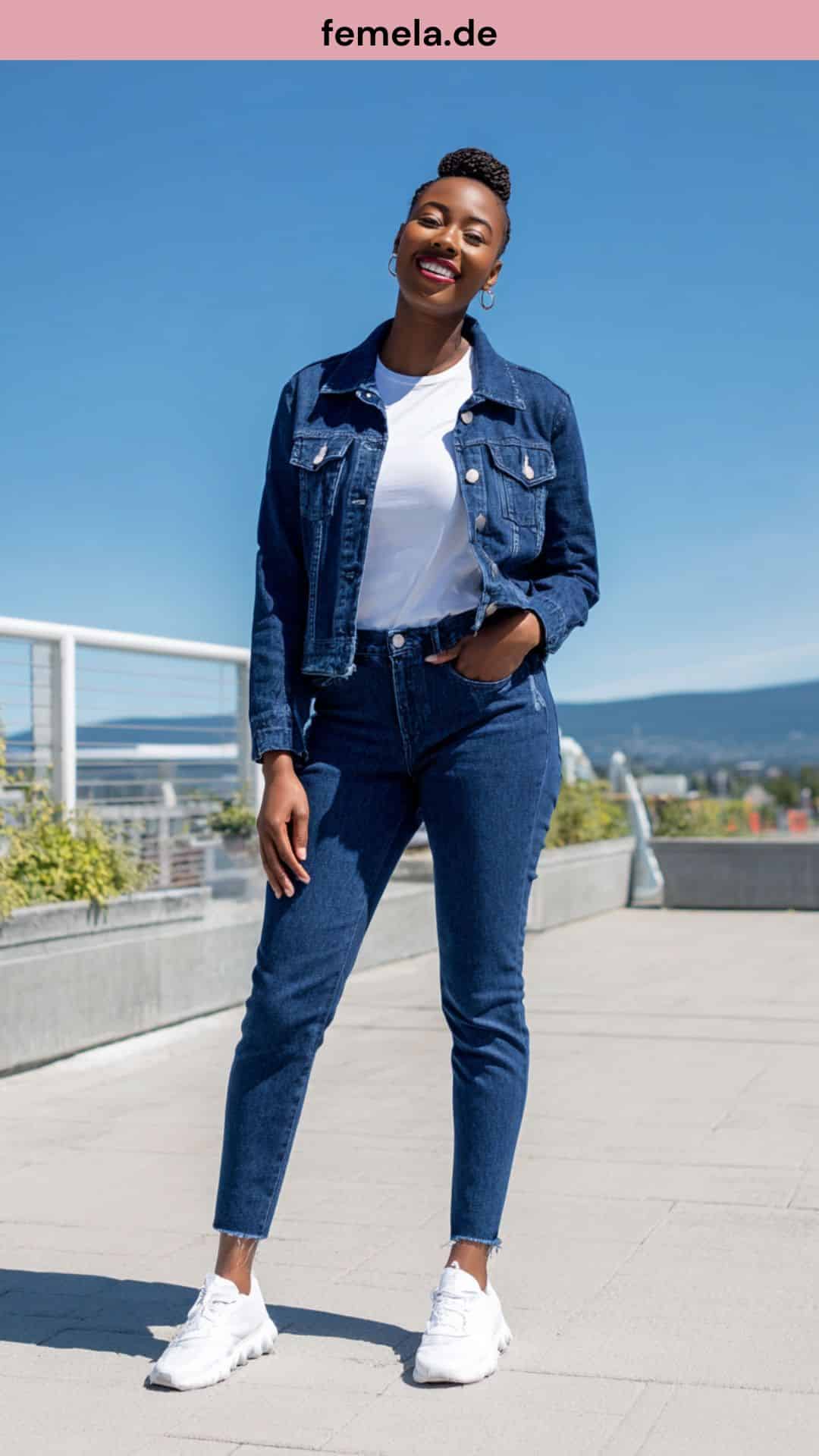 Moderner Allover-Jeans-Look mit passender Jacke und Skinny Jeans.