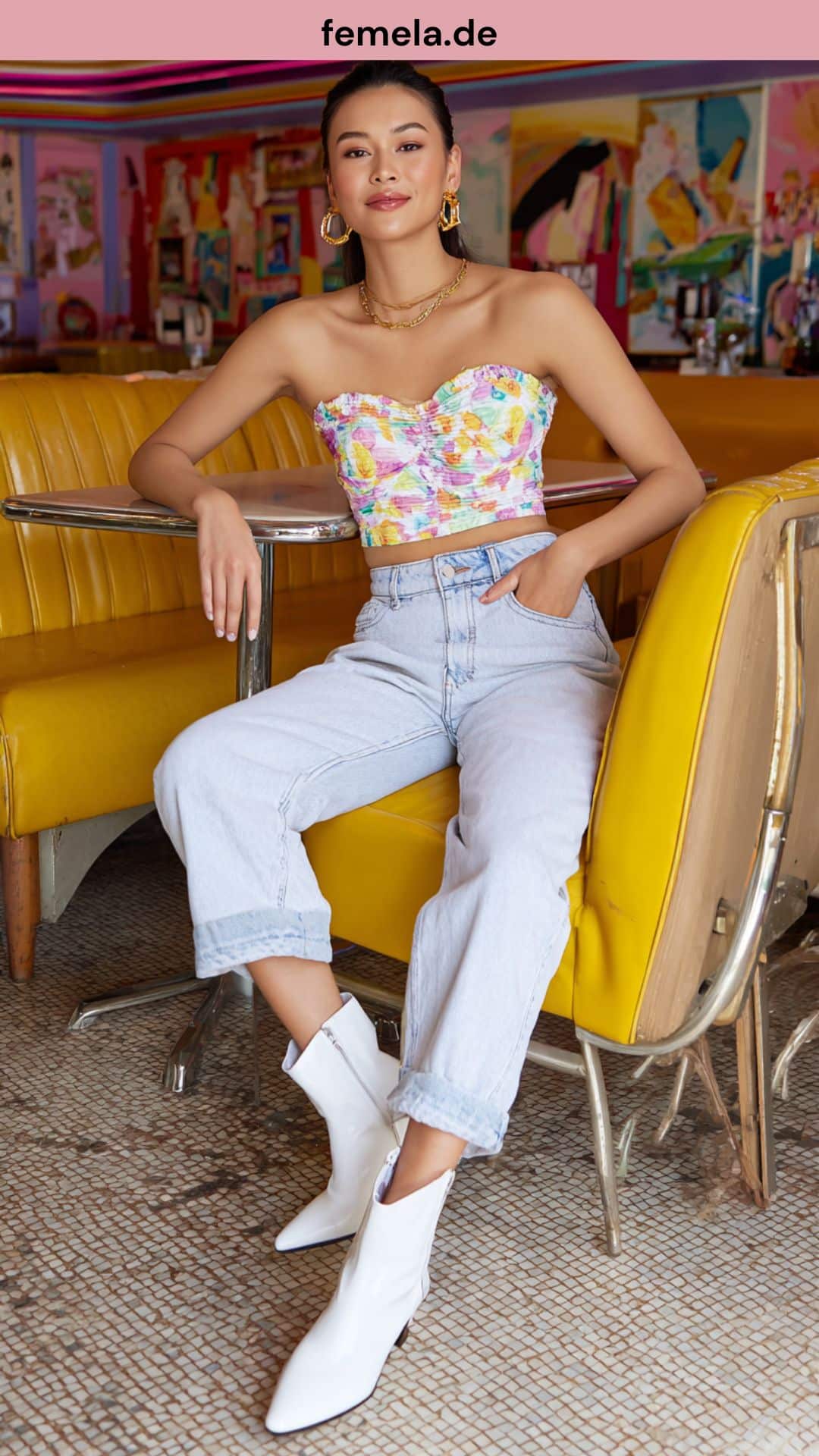 Retro-Vibes für die Party! So stylst du dein Jeans Party Outfit im angesagten 90er-Look. Mehr findest du bei femela.de