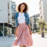 Plisseerock Outfit: So kombinierst du den zeitlosen Klassiker für jeden Anlass