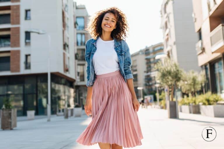 Plisseerock Outfit: So kombinierst du den zeitlosen Klassiker für jeden Anlass