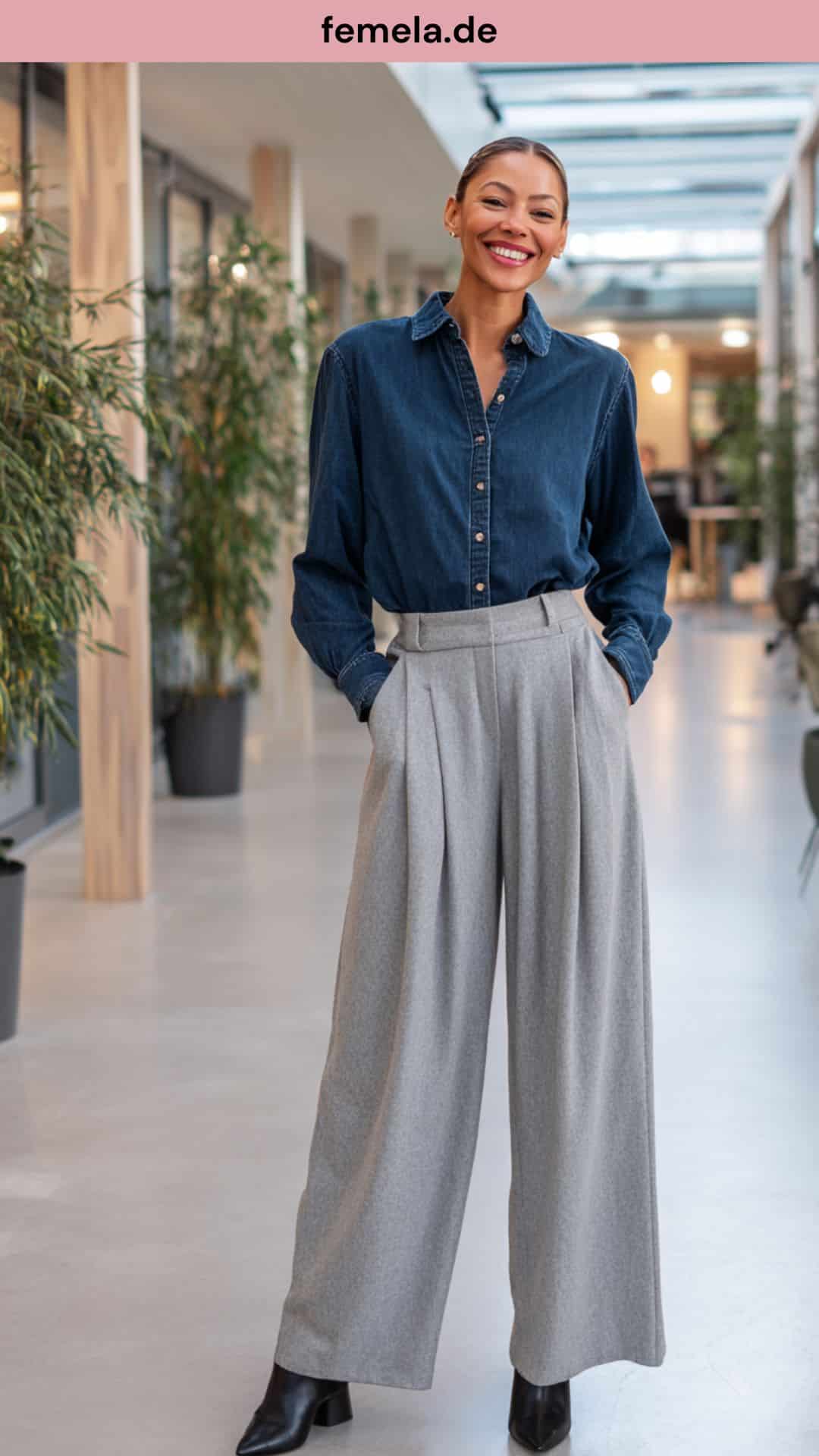 Bürotaugliches Outfit mit dunkelblauem Jeanshemd und einer weit geschnittenen grauen Marlene-Hose.